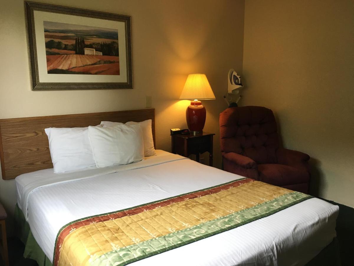 Cassville Four Seasons Inn & Suites المظهر الخارجي الصورة